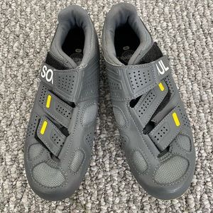 Pearl Izumi cycling shoes (soul cycle branded)
